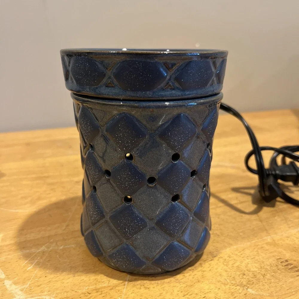 Scentsy CASBAH Blue‎ Quilted Diamond Full Size Wax Warmer Retired